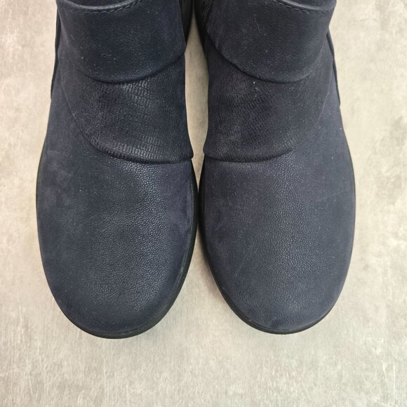 Clarks Ankle Boots Size 7 Navy Blue Minimalist Normcore Casual Comfort Booties - Picture 3 of 10